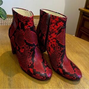 Vince Camuto Sanstan Snake Print Booties Size 7